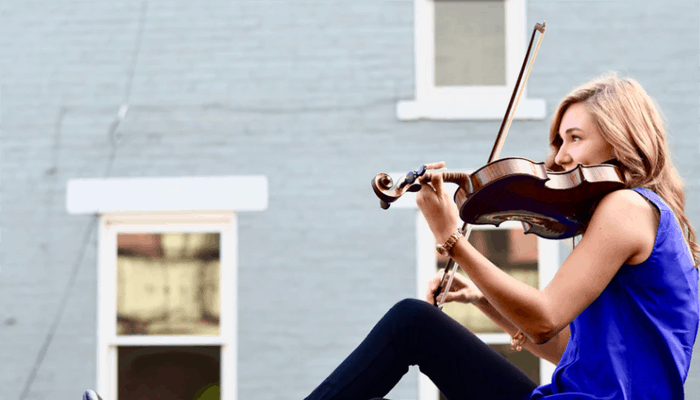 Woman playing Viollin